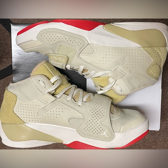 Jordan Zion 2 Fossil/Sail/Team Gold/University Red DO8990-217 Men’s 10.5 - Picture 3 of 16